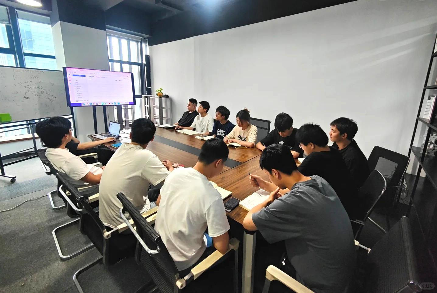 カスタマイズされたLEDライトストリップ新製品と製品トレーニング会議は正常に終了しました