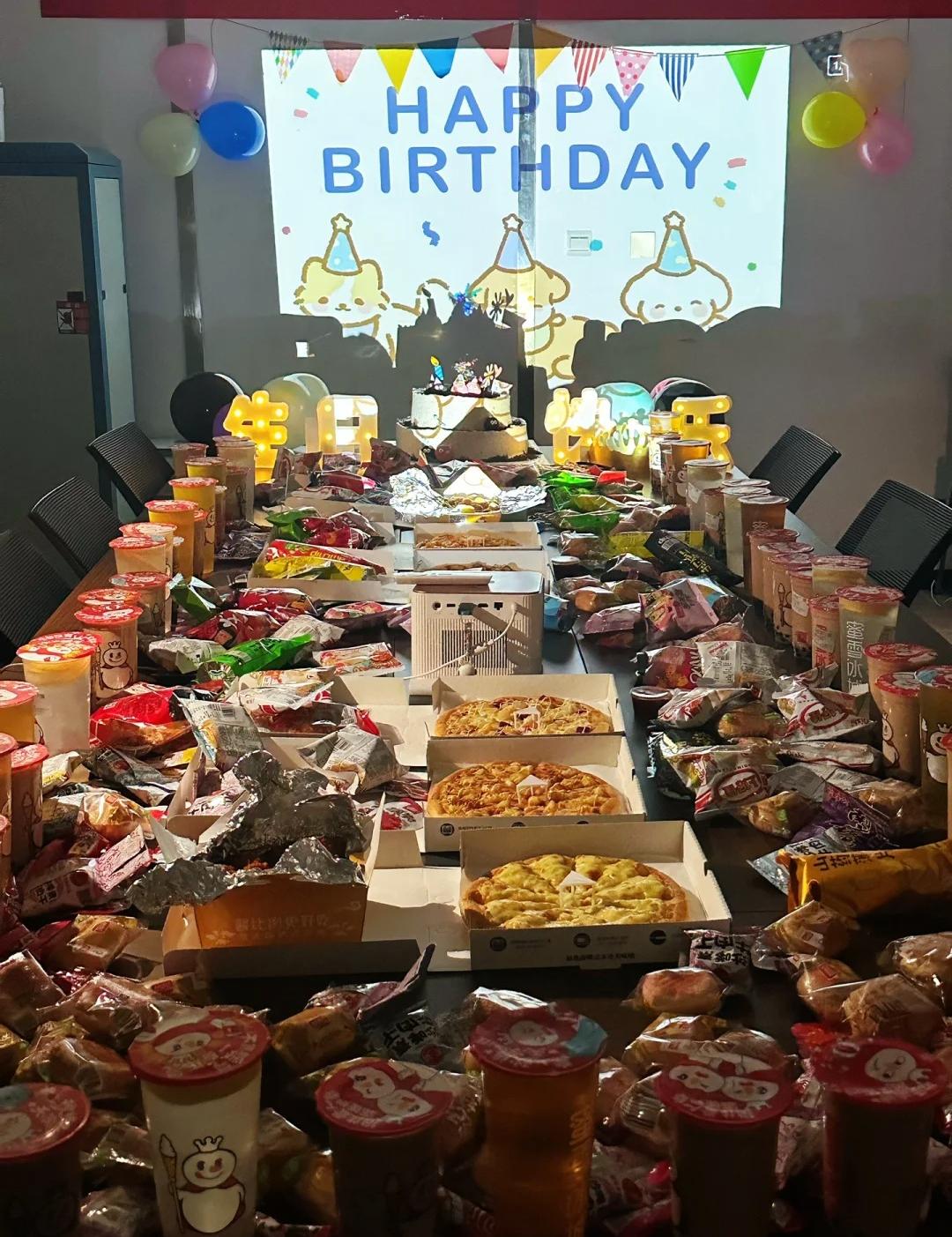 11月の従業員の誕生日パーティー